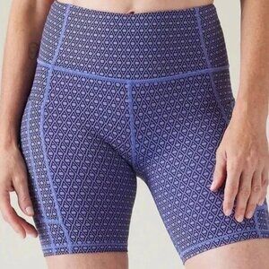 NWT Athleta Ultimate Stash Monogram Shorts 7” Size XS